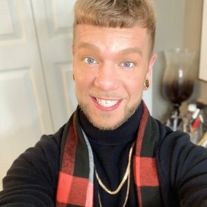 Meet your Posher, Levi